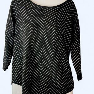 Black and silver shimmering top with a boho vibe. Size: S C